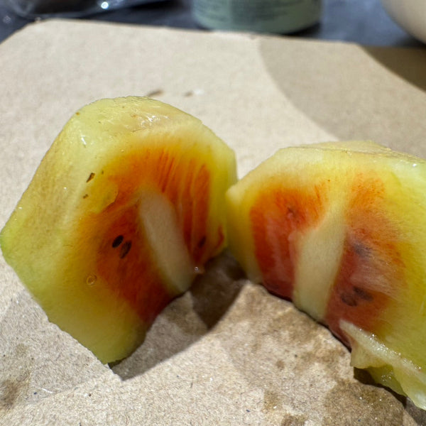 中上さん家の紅珊瑚（いちご）キウイ　【奈良県五條産】